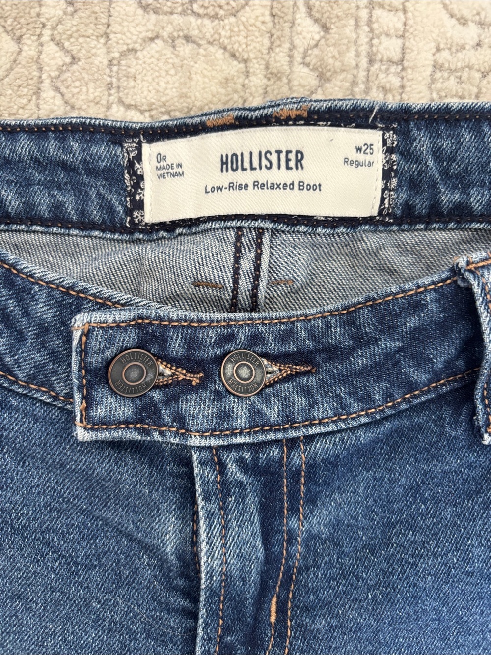 Hollister Women's Blue Flare Jeans - Slightly Faded Wash - Picture 2 of 4